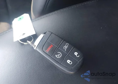 2017 Jeep Grand Cherokee Laredo z USA, uszkodzony, nr VIN 1C4RJFAG5HC909784